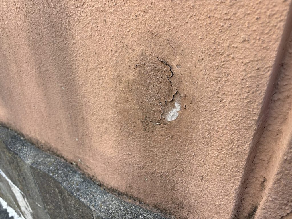 外壁の塗装のはがれとふくれ