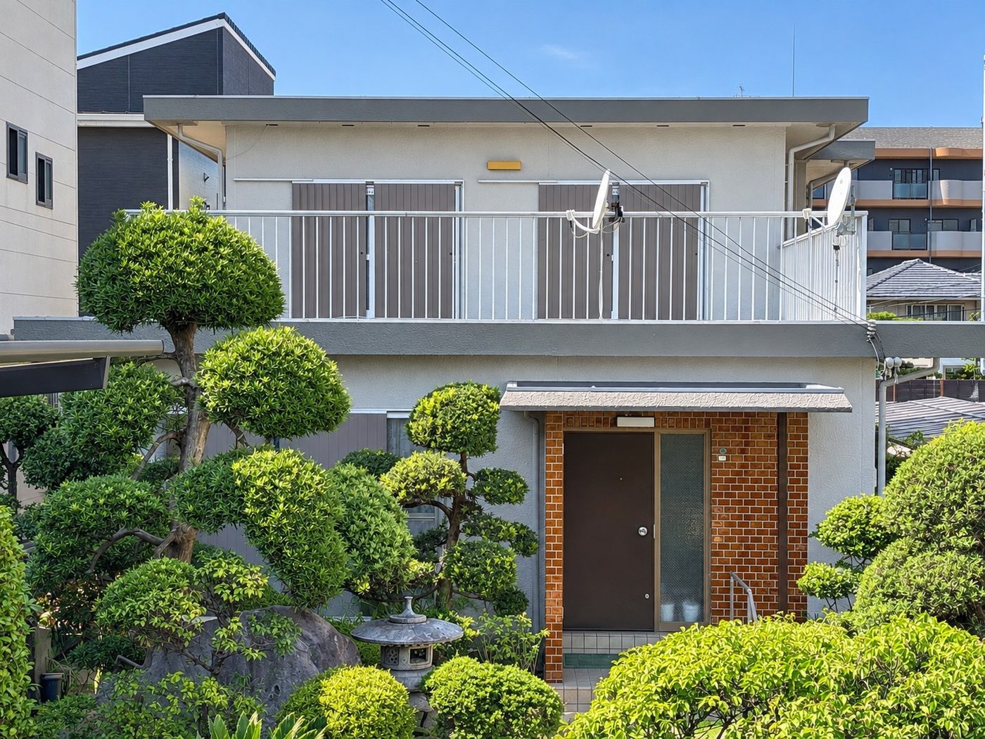 岸和田市で外壁塗装を行った戸建て住宅(施工後・アイボリー)