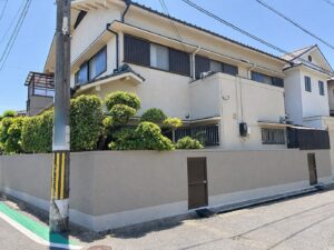 岸和田市で外壁塗装を行った和風の戸建て住宅（施工後・ベージュ）