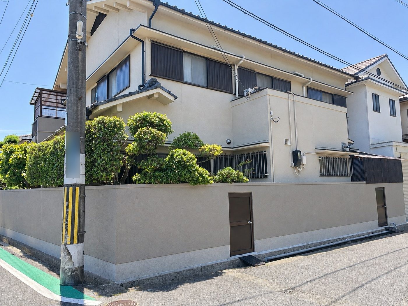 岸和田市で外壁塗装を行った和風の戸建て住宅（施工後・ベージュ）